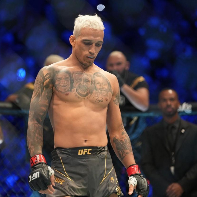  Charles Oliveira 