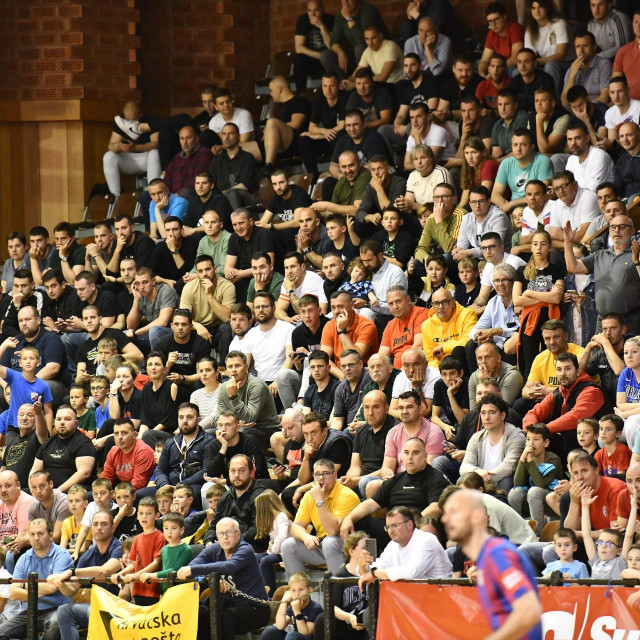 Navijači dubrovačkog MNK Squarea