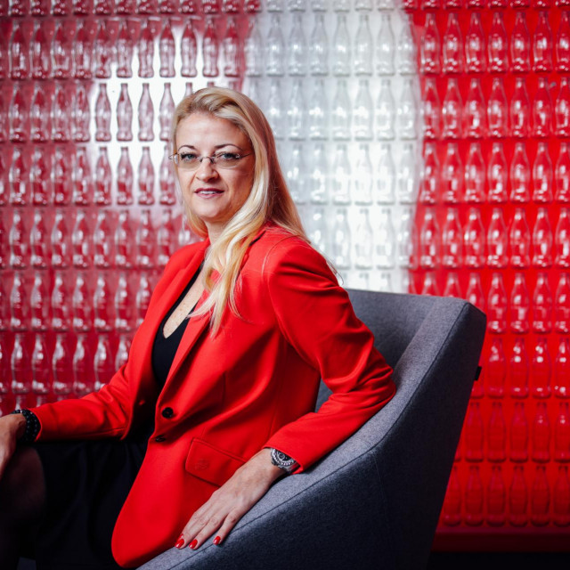 Dora Strezova Nikolova, glavna direktorica Coca Cola HBC.
 