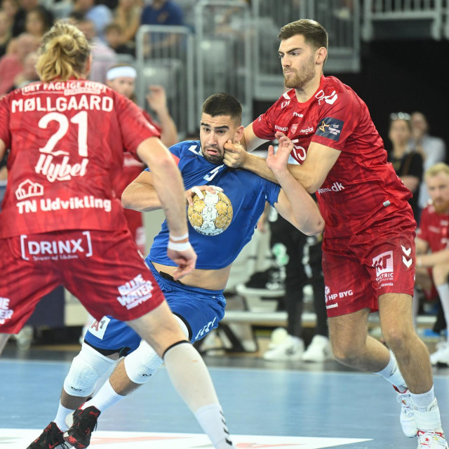 Miloš Kos protiv Aalborga