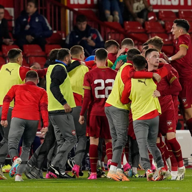 U-21 reprezentacija Srbije slavi jedini postignuti gol u Nottinghamu
