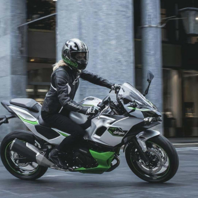 2024. Kawasaki Ninja 7 Hybrid