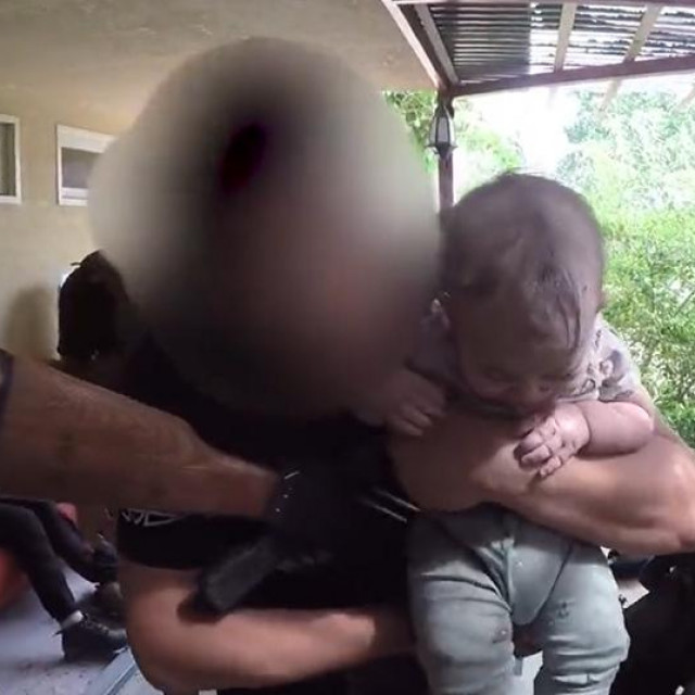 Pripadnici Hamasa s bebama tijekom subotnjeg masakra