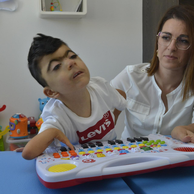 Marica Mikulić i njezin sin Ante, koji je rođen s vrlo rijetkim genetskim poremećajem, sindromom Cornelia de Lange (CdLS)