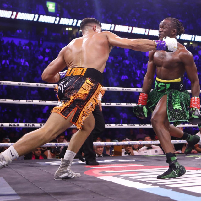 Tommy Fury (lijevo) i KSI (desno)
