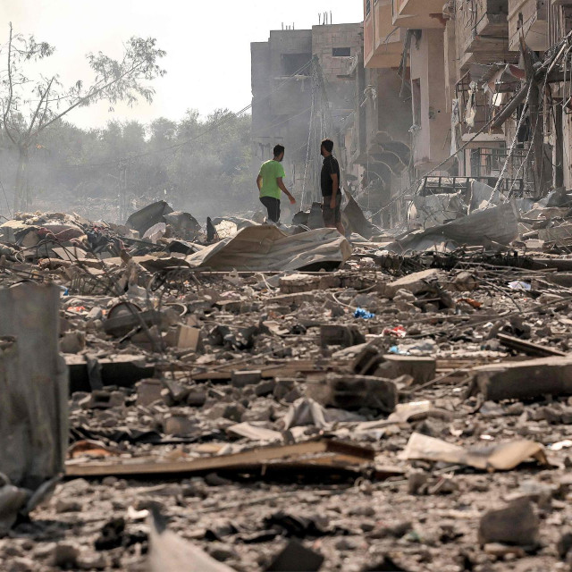 Nakon neviđenih napada Hamasa na Izrael 7. listopada i uzvratnog izraelskog bombardiranja Gaze kojom vlada Hamas, gotovo milijun od 2,3 milijuna stanovnika Gaze premjestilo se prema Egiptu