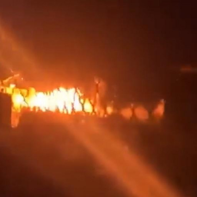 Trenutak udara na bolnicu al-Ahli u Gazi