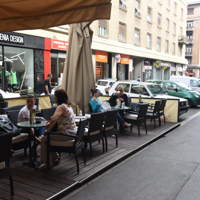 Zagreb, 130515.
Anketa na temu mnogobrojnih terasa koje zauzimaju parkirna mjesta u centru grada.