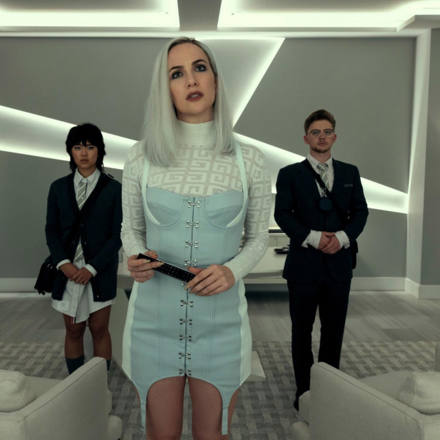 Kate Siegel, Aya Furukawa i Igby Rigney, Netflix, Pad kuće Usher (2023). 