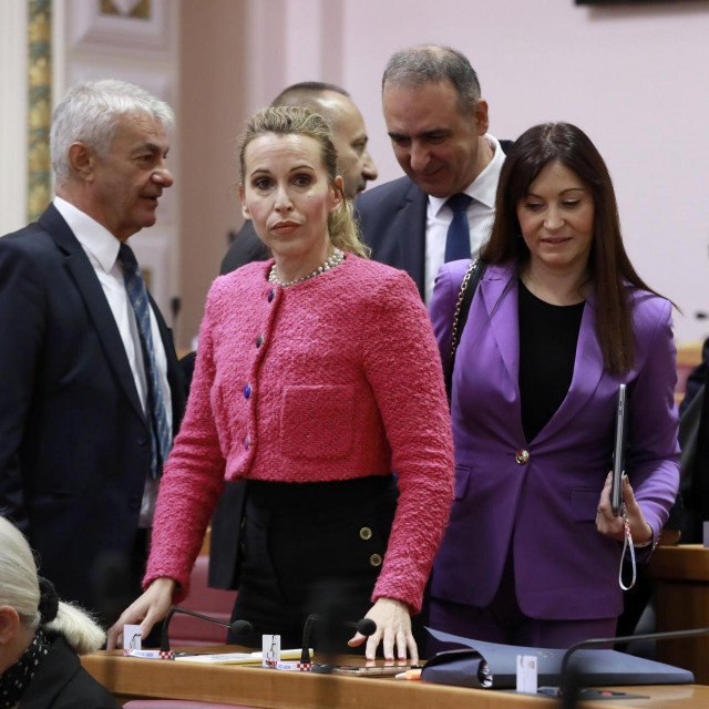 Kad je pak riječ o samom rebalansu, kojim se osigurava više sredstva za obnovu od potresa, plaće, mirovine, pakete pomoći zbog inflacije, iz HDZ-a ističu da je on okrenut podizanju standarda građana