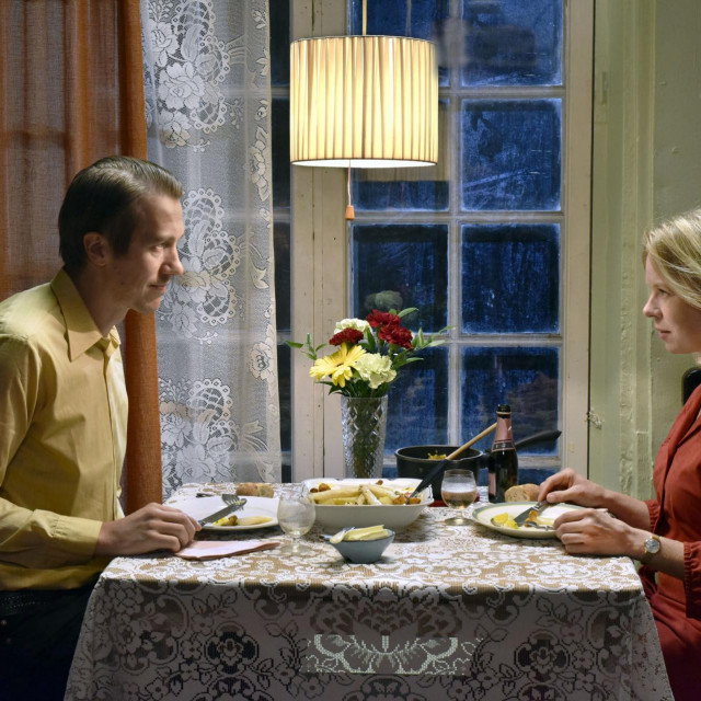 Alma Poysti i Jussi Vatanen, Palo lišće, 2023, Aki Kaurismäki.