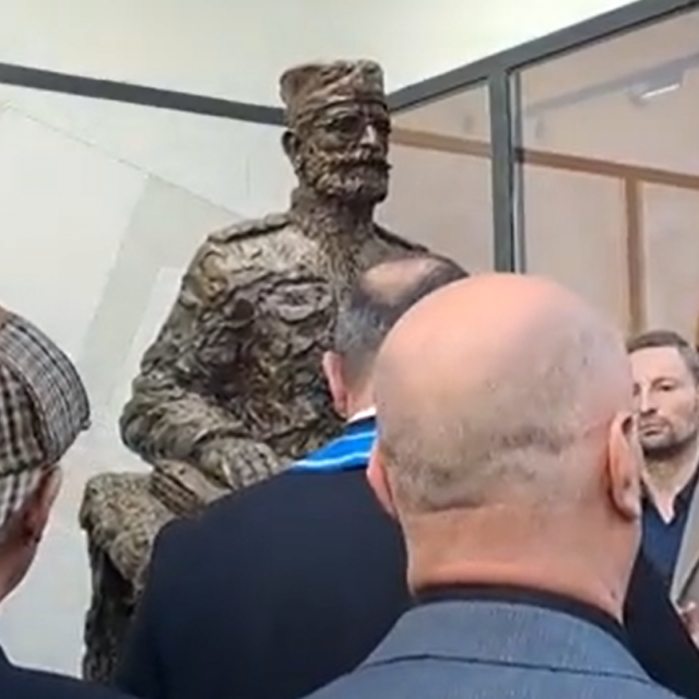 Spomenik Draži Mihailoviću