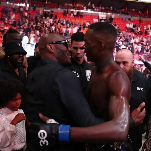 Kamaru Usman (lijevo) i Israel Adesanya (desno)