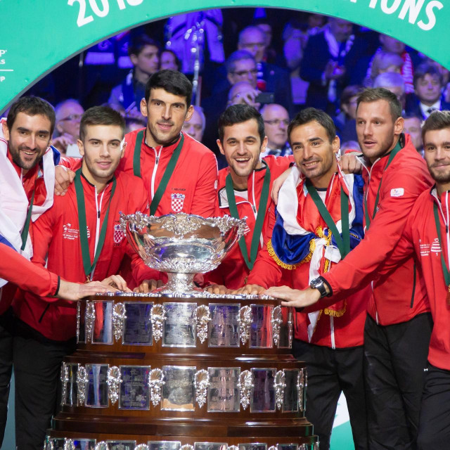 Hrvatska s trofejom Davis Cupa 2018.
