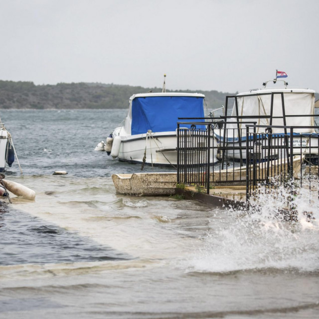Poplavljena riva u Šibeniku, ilustrativna fotografija