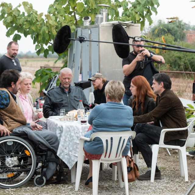 Scena iz filma snimala se u mjestu petine nedaleko Mlake
 
