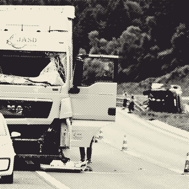 Damir Šišić je 20. srpnja stajao kraj vozila na zaustavnoj traci kod čvora Jakuševec kad je na njega naletio šleper. Na radnike HAC-a, 9. kolovoza na dionici autoceste A6, naletio je teretnjak, a 10. listopada poginuo je 64-godišnji vozač kombija na kojeg je naletio šleper