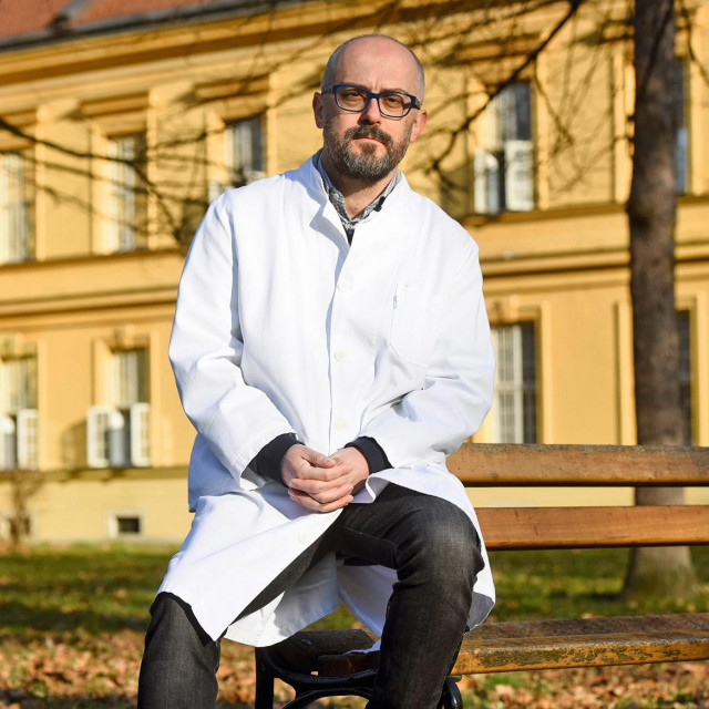 Dr. Domagoj Vidović