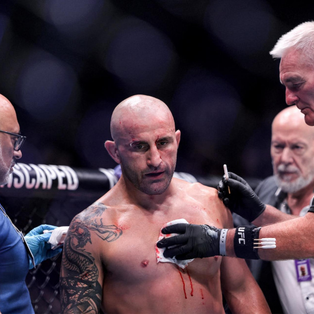  Alexander Volkanovski 