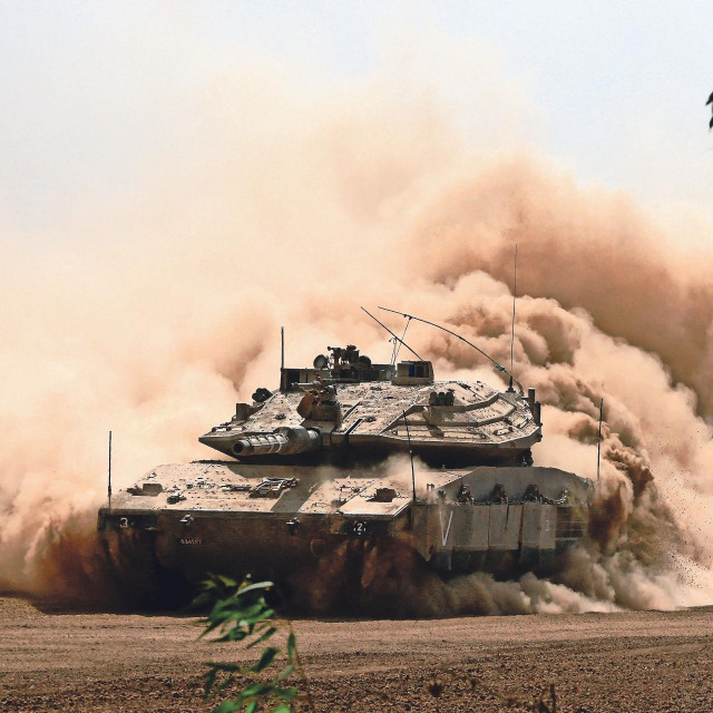 Pitanje svih pitanja i dalje je kad će izraelska vojska krenuti u kopnenu invaziju Pojasa Gaze. Sigurno je samo da će do te operacije doći, a koliko će trajati i kako završiti, to brine Zapad