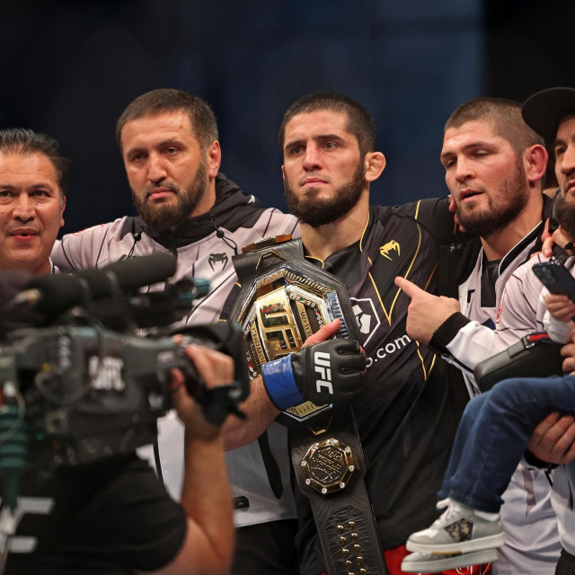 Islam Makhachev i tim