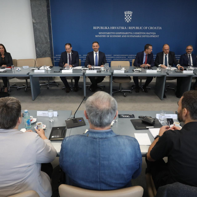 Sastanak pregovaračkog odbora Vlade Republike Hrvatske i sindikata javnih službi za pregovore o sklapanju izmjena i dopuna Temeljnog kolektivnog ugovora za službenike i namještenike u javnim službama