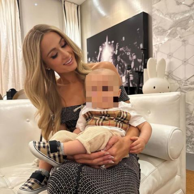 Paris Hilton sa sinom