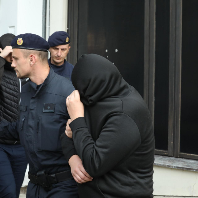 Privođenje Bad Blue Boysa na Općinski prekršajni sud zbog pjevanja ustaških pjesama na utakmici