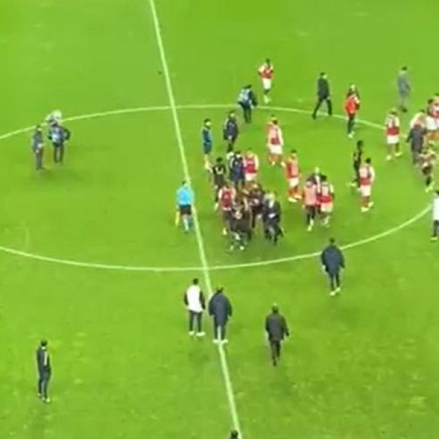 Gužva na sredini terena u Bragi nakon nervozne reakcije Rüdigera