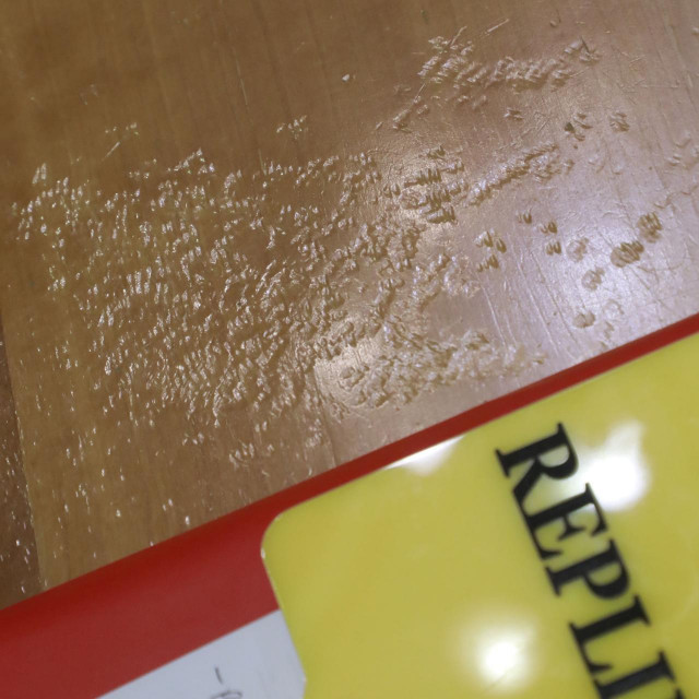 Oštećenja na saborskim klupama