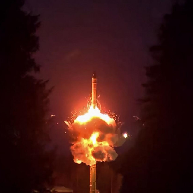 Lansiranje balističkog projektila Jars