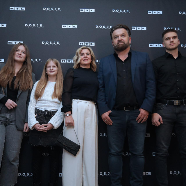 Na fotografiji: Andrija Jarak sa obitelji
 