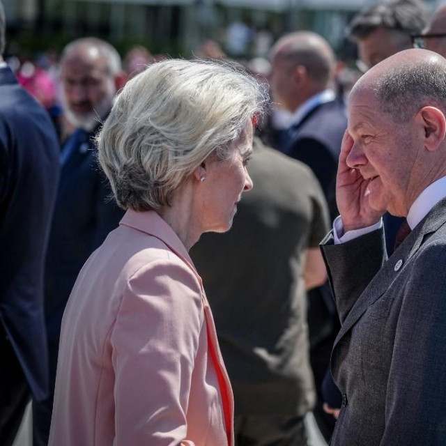 Ursula von der Leyen i Olaf Scholz