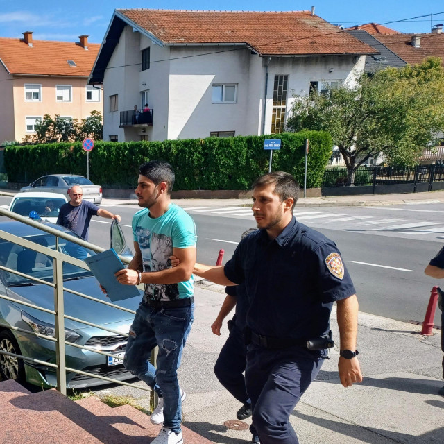 Đ. U. dolazi na sud