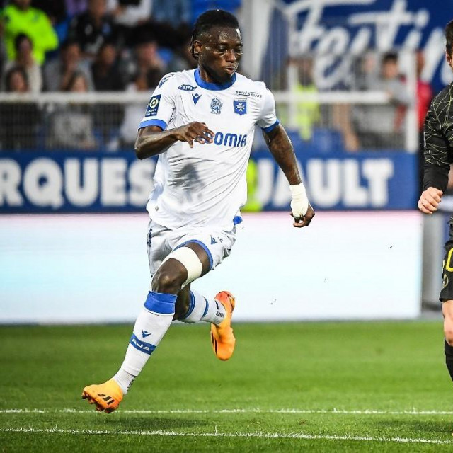 Gideon Mensah i Leo Messi