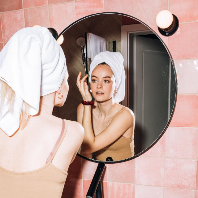 Ono što je ”challenge”, jest pronaći preparat za čišćenje lica koji odgovara vašem tipu kože, s time da treba uzeti u obzir da se na tržištu trenutno nalazi tisuće i tisuće različitih ”čistača” za lice. Bilo smo toliko slobodni da ih razvrstamo u nekoliko skupina, i predložimo neke svoje favorite.