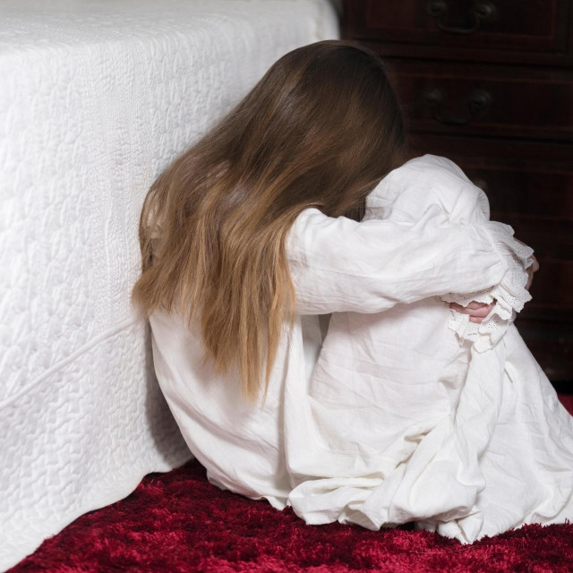 Zlostavljana djevojčica, Ilustracija