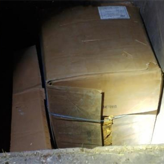 Otvor ispod betonske ploče