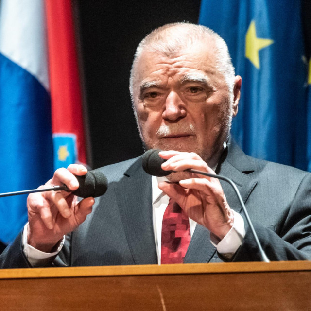 Nekadašnji predsjednik RH Stjepan Mesić