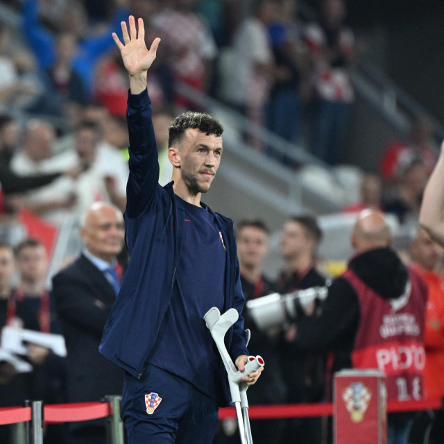 Na Opus Areni i u Beogradu bio je još na štakama, sada je objavio i prve fotke bez njih