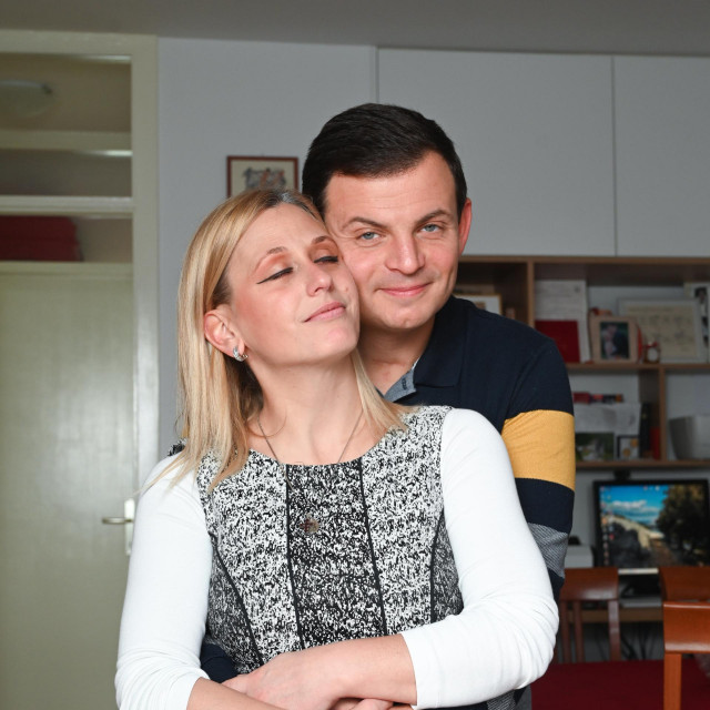 Zagreb, 271023.
Privatni stan.
Bracni par Iva i Marko Radic koji se bore s neplodnoscu.