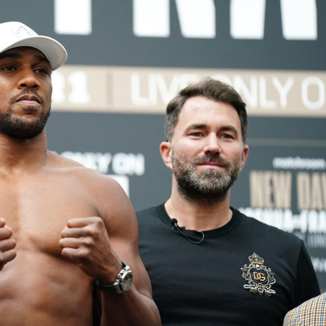 Anthony Joshua (lijevo) i Eddie Hearn (desno)