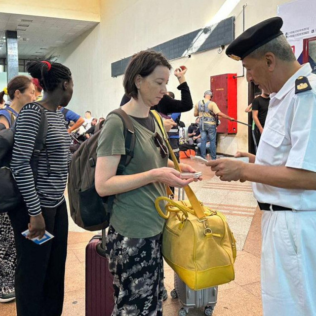 Stranci na graničnom prijelazu Rafah