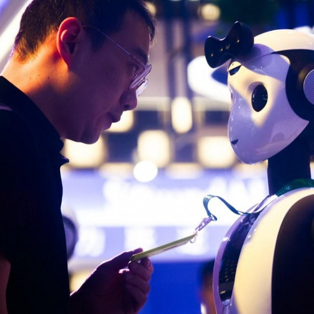 Kinezi su usavršili taktiku plagiranja tehnologije sa zapadnih sveučilišta zbog čega je njihova vojska u kompetitivnoj prednosti u ključnom trenutku restrukturiranja snaga na globalnoj pozornici