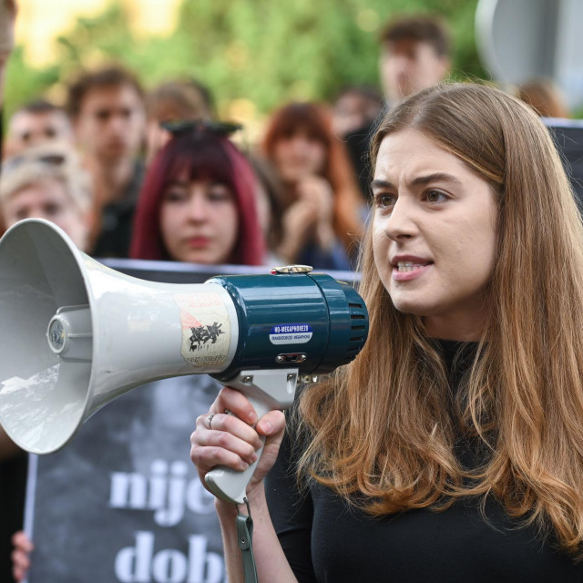 Protest studenata Akademije dramske umjetnosti protiv Ozrena Prohića, profesora koji je posljednje dvije godine bio suspendiran zbog sumnje na seksualno uznemiravanje