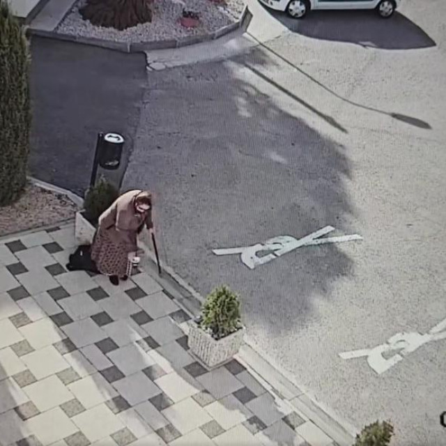 U vrijeme kada su na najvećem šibenskom groblju bile stotine građana, tri Rumunjske su izišle iz Mercedesa