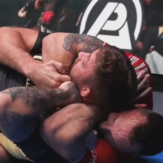 Craig Jones (donji) vs. Gerald Meerschaert (gornji)
