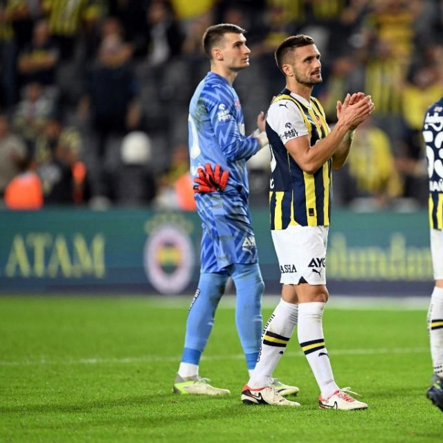 Livaković i društvo stali su pred navijače i nakon poraza dobili - aplauz