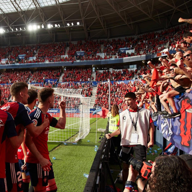 Budimir slavi gol sa suigračima