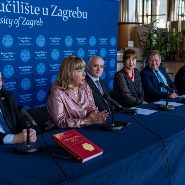 Promocija knjige Diplomatski pečat